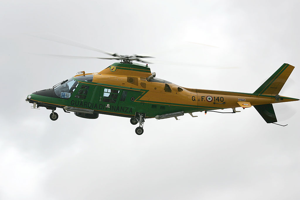 mm81389-helicopter.JPG